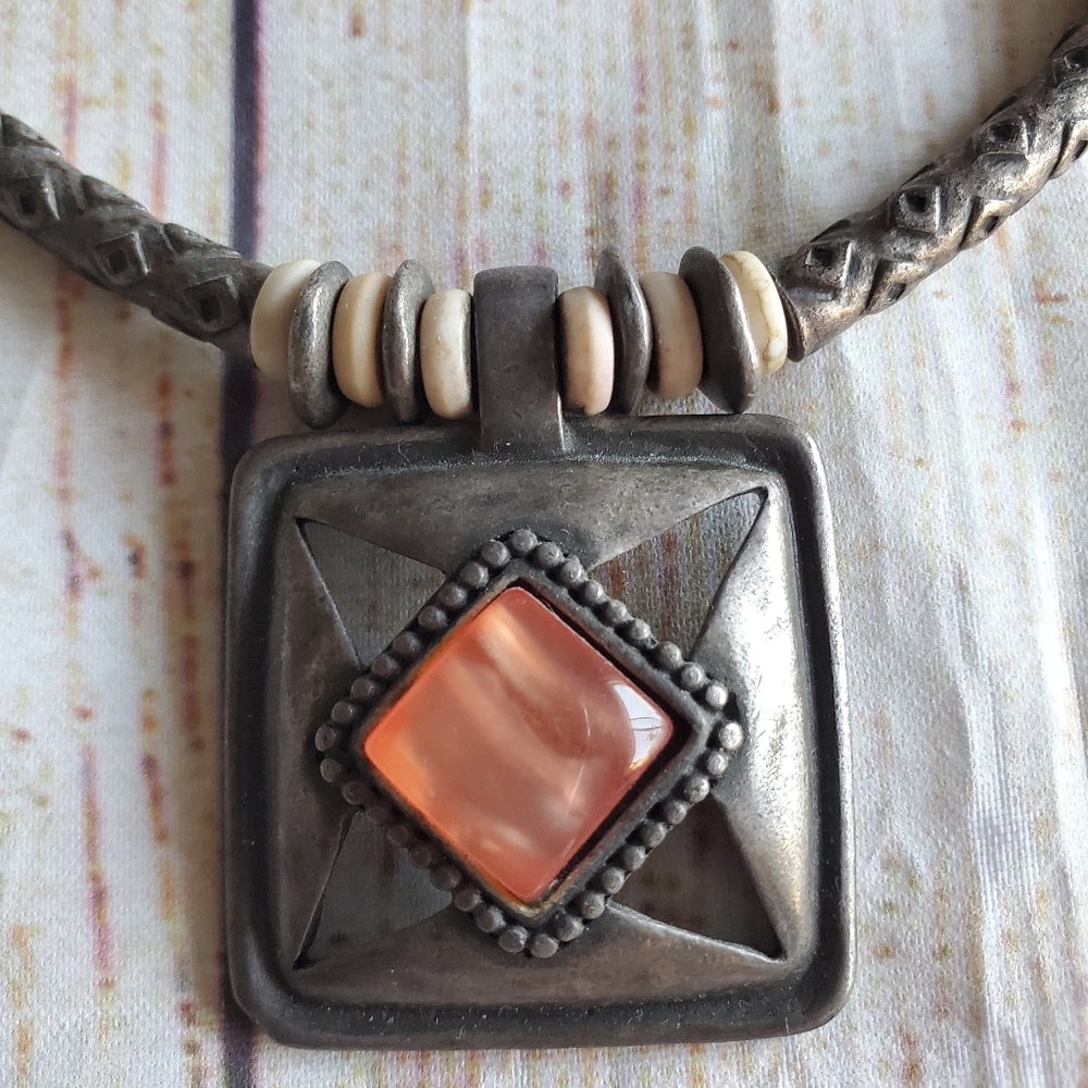 BEAUTIFUL VINTAGE CAT EYE PENDANT NECKLACE